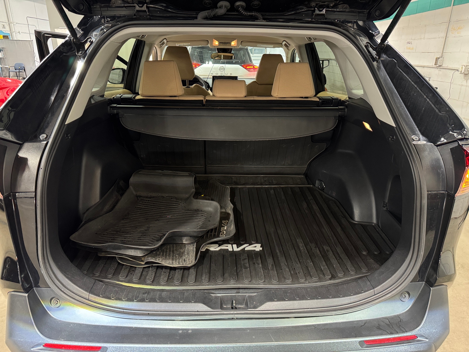 Thumbnail: 2020 Toyota RAV4 - 7