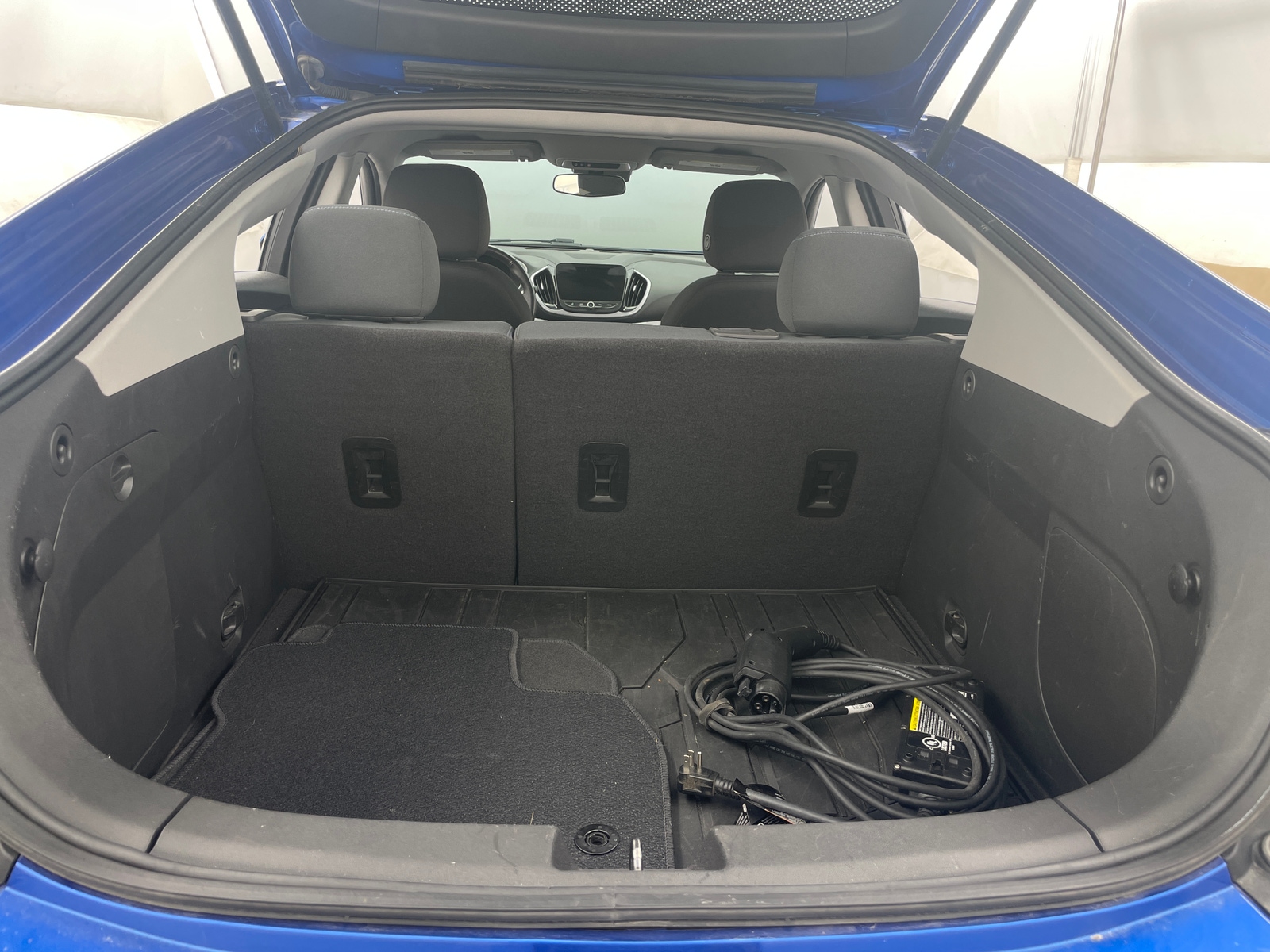 Thumbnail: 2017 Chevrolet Volt - 7