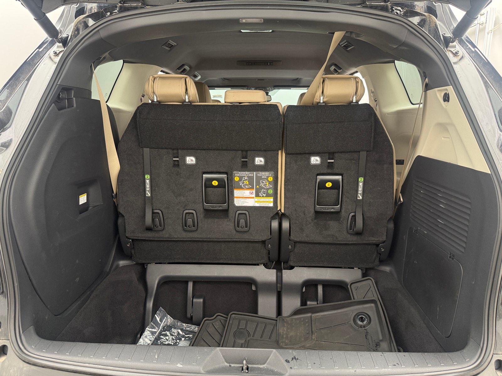 Thumbnail: 2023 Toyota Sienna - 6