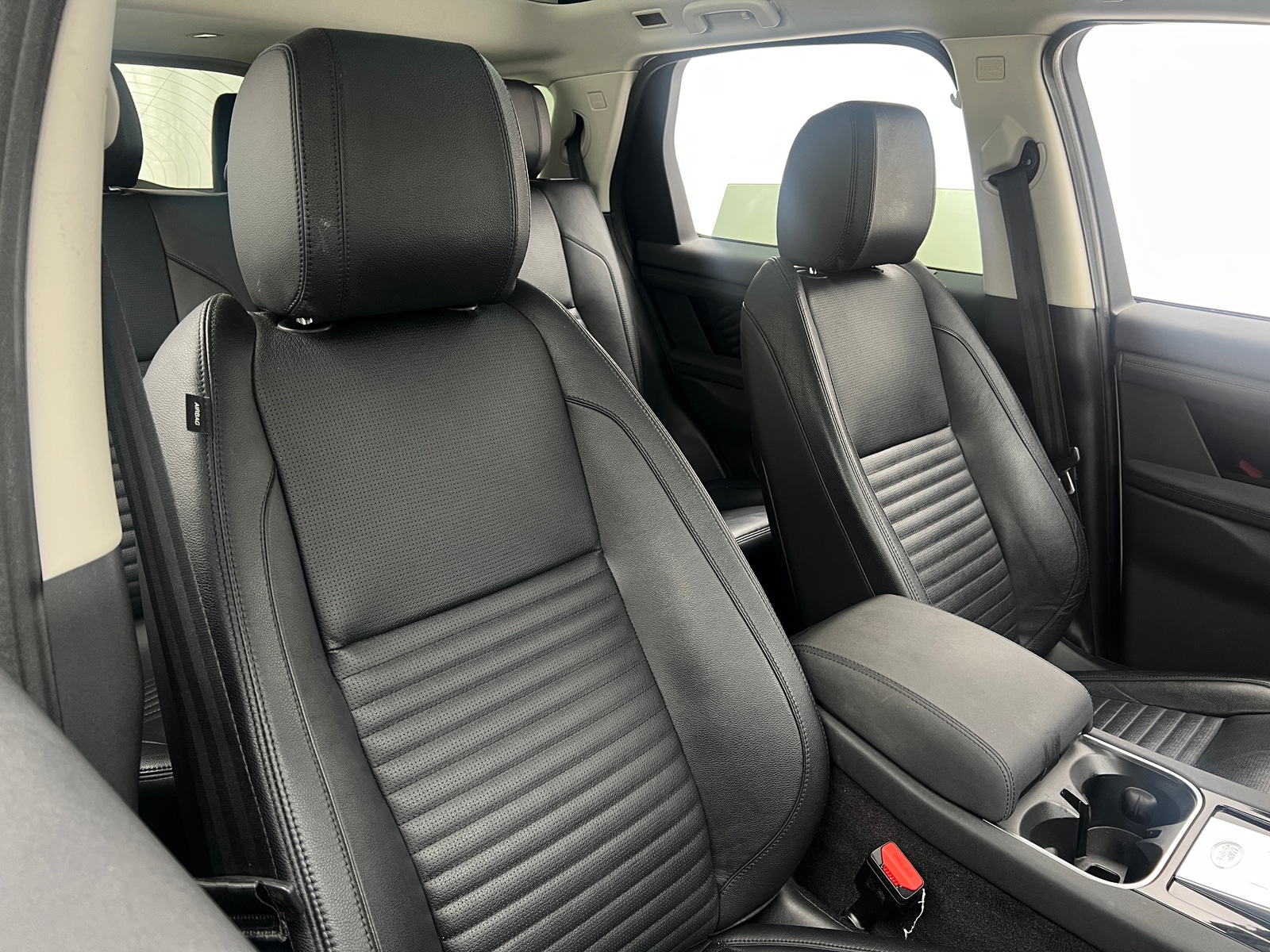 Thumbnail: 2020 Land Rover Discovery Sport - 2