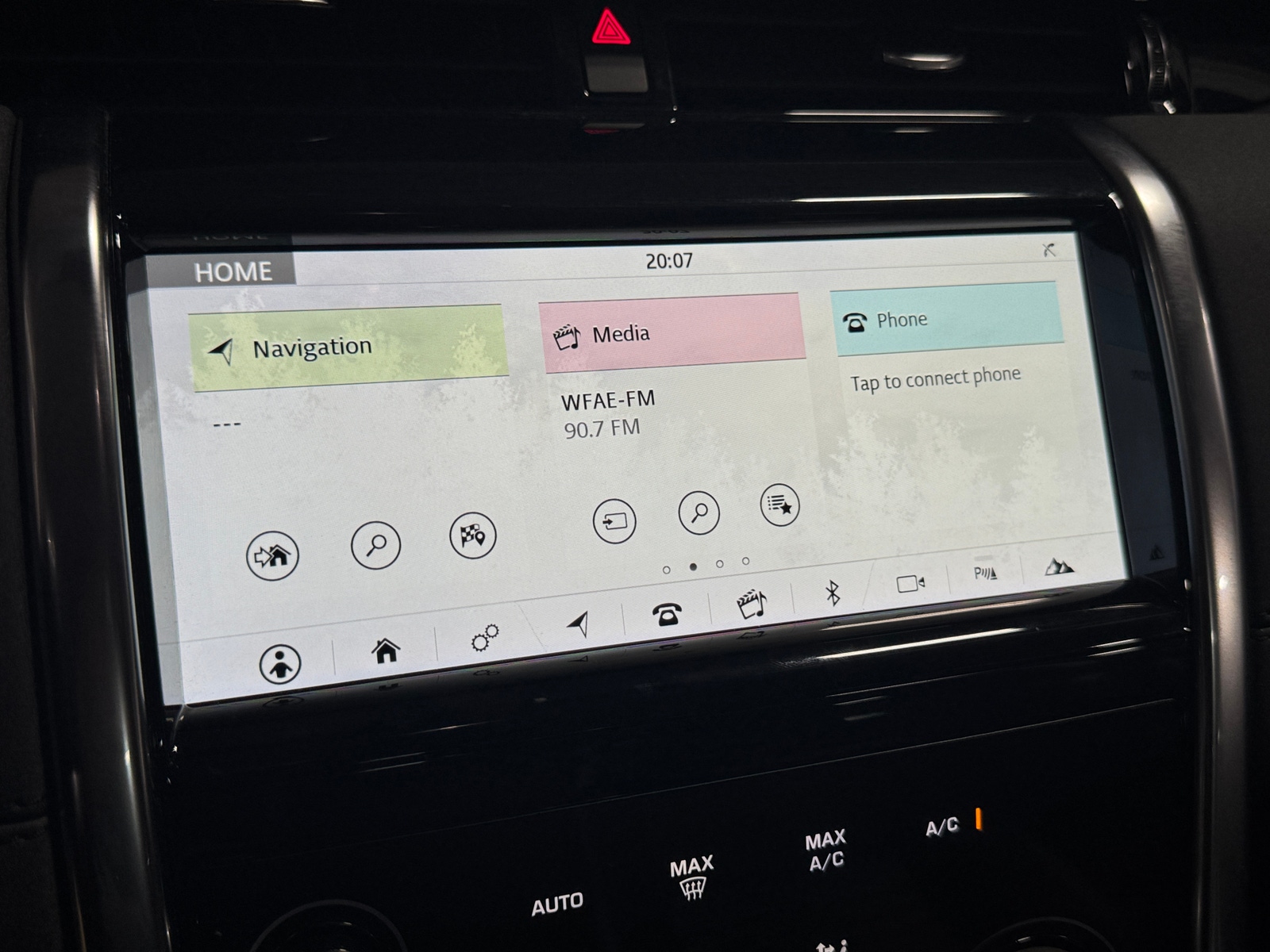 Thumbnail: 2020 Land Rover Discovery Sport - 4