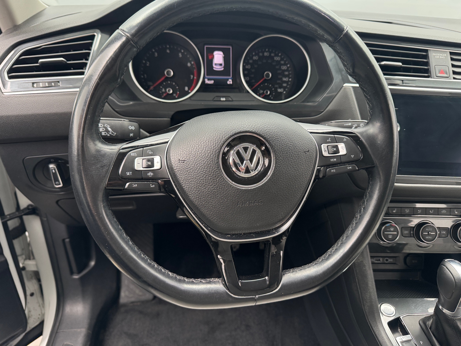 Thumbnail: 2019 Volkswagen Tiguan - 4