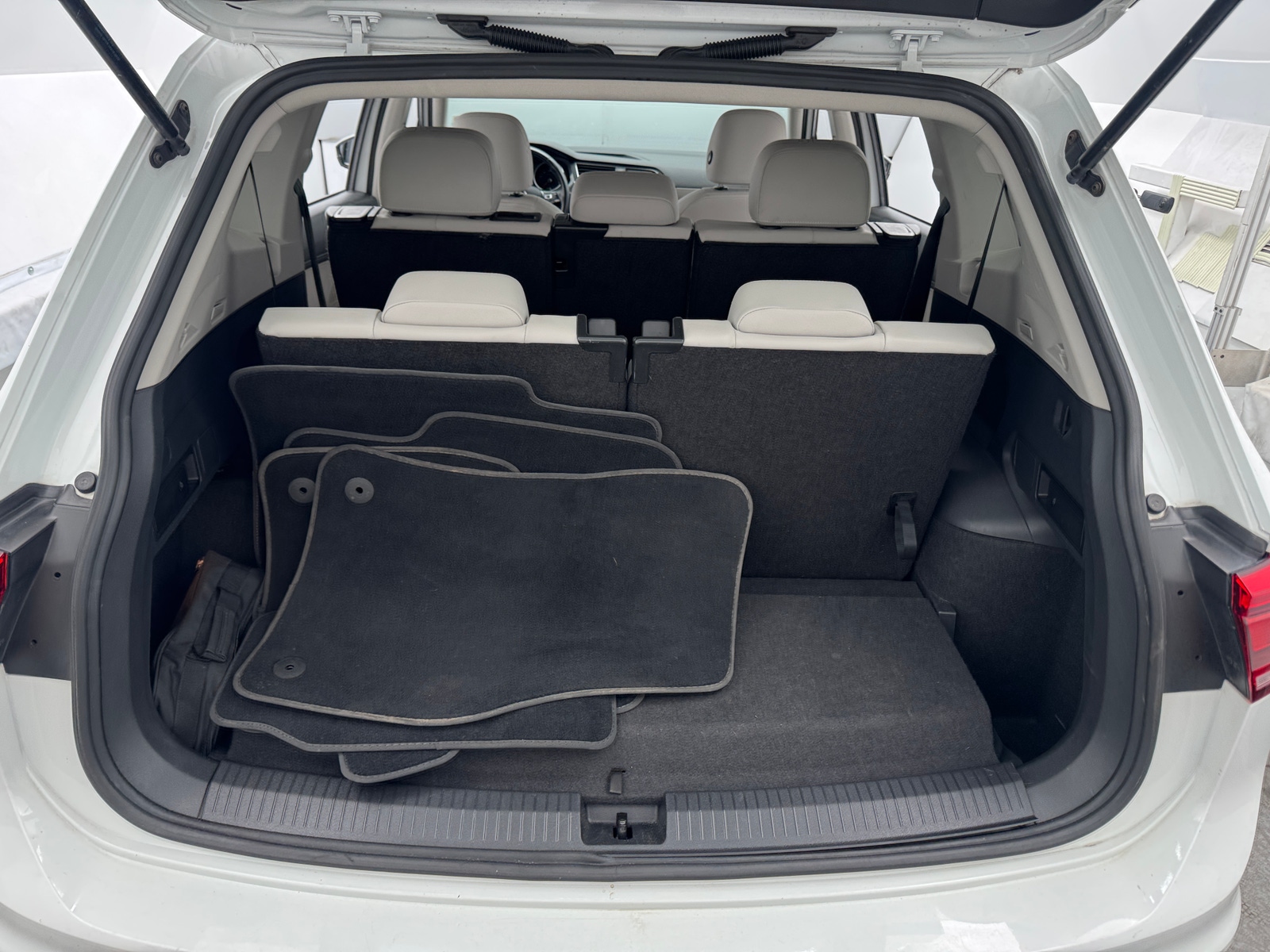 Thumbnail: 2019 Volkswagen Tiguan - 6