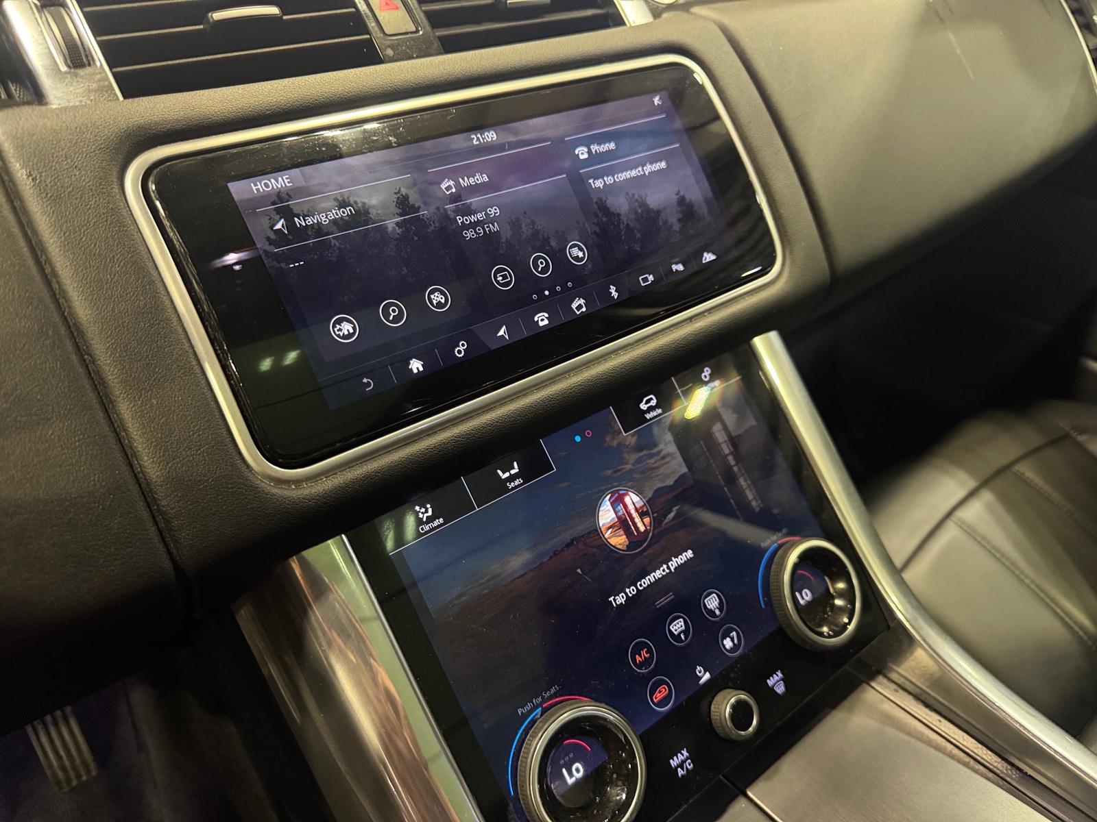 Thumbnail: 2020 Land Rover Range Rover Sport - 3