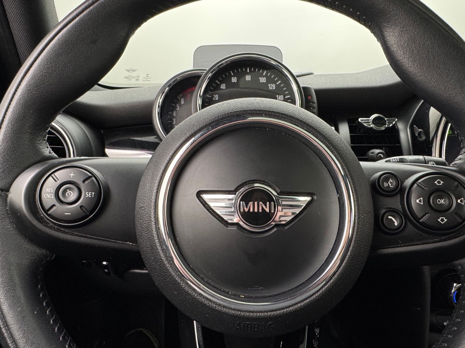 Thumbnail: 2016 MINI Cooper Hardtop - 4