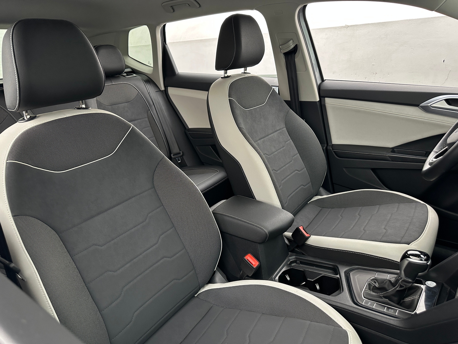 Thumbnail: 2025 Volkswagen Taos - 2