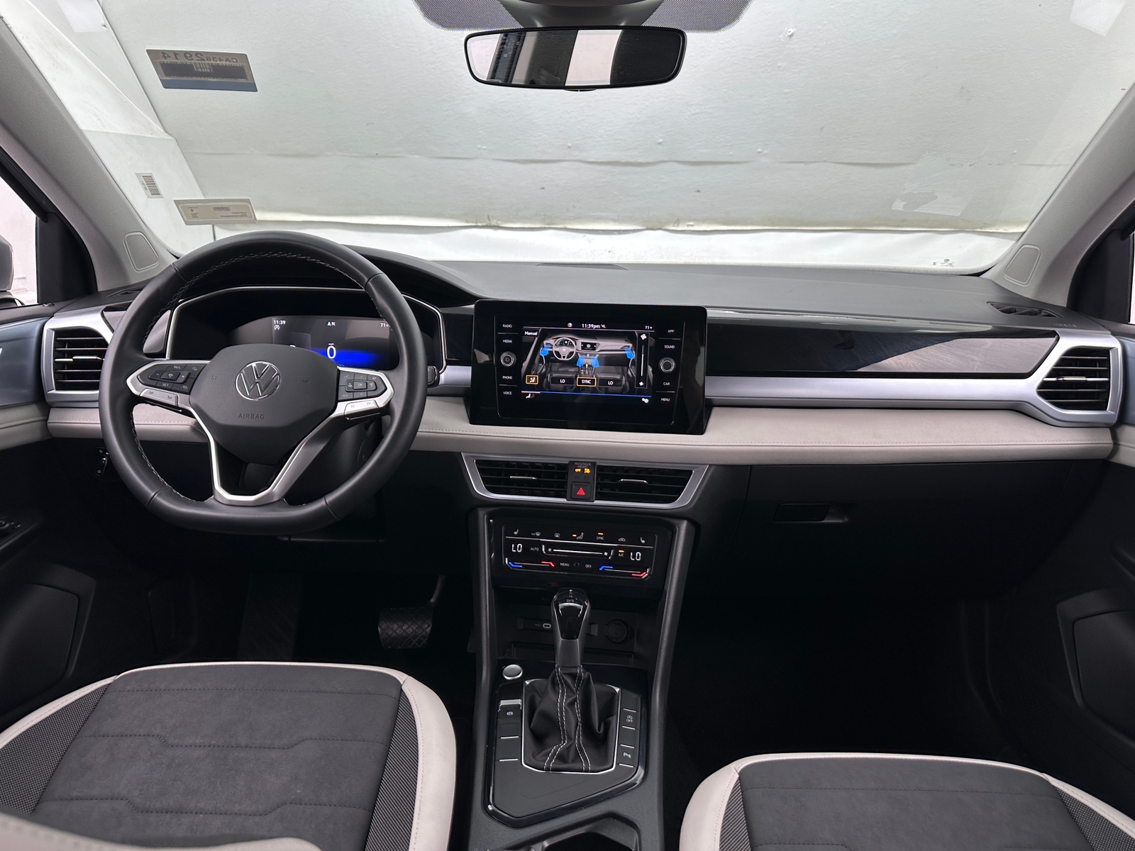 Thumbnail: 2025 Volkswagen Taos - 3