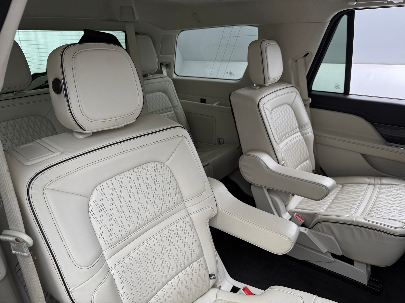 Thumbnail: 2020 Lincoln Navigator - 5