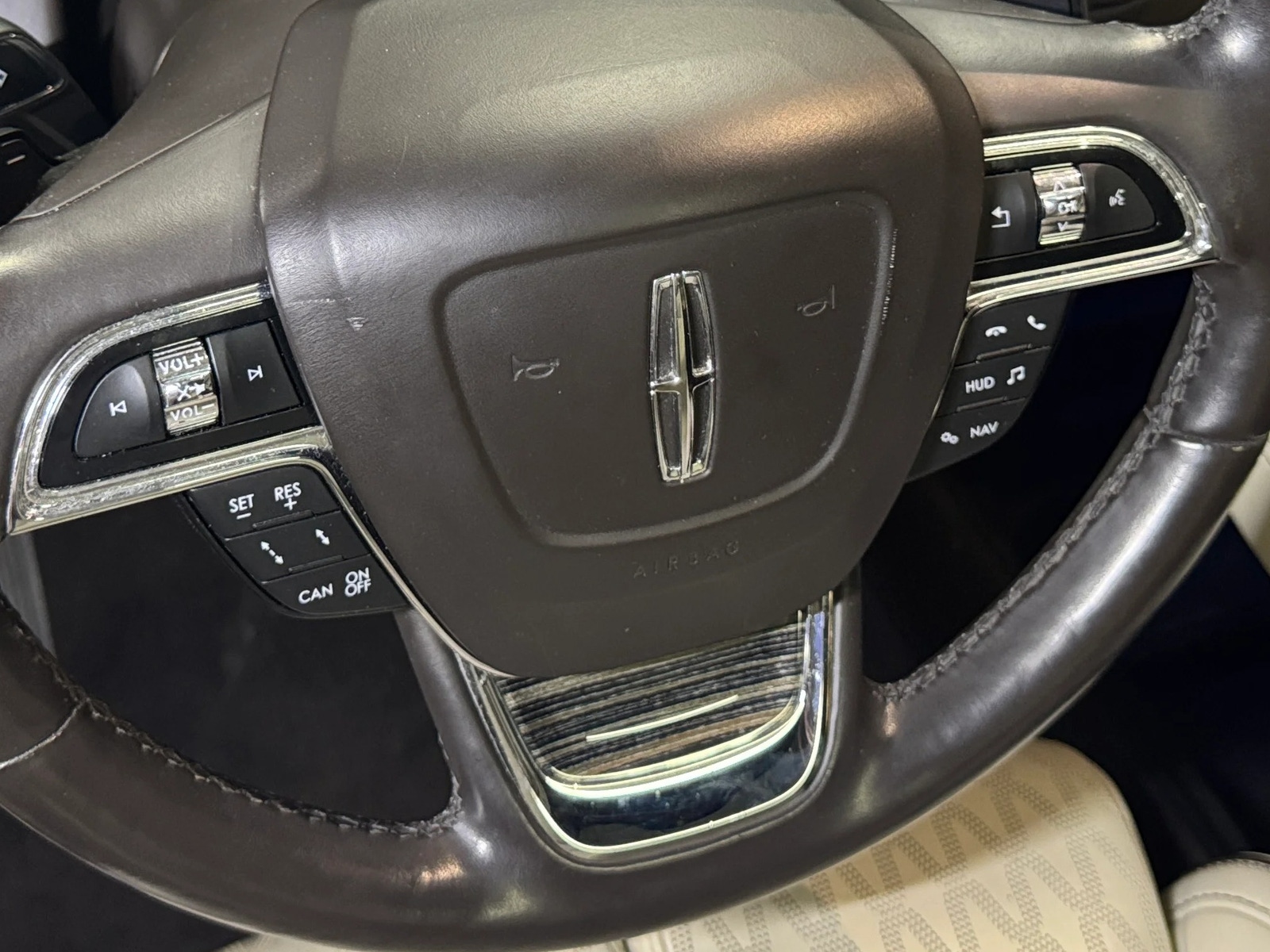 Thumbnail: 2020 Lincoln Navigator - 4