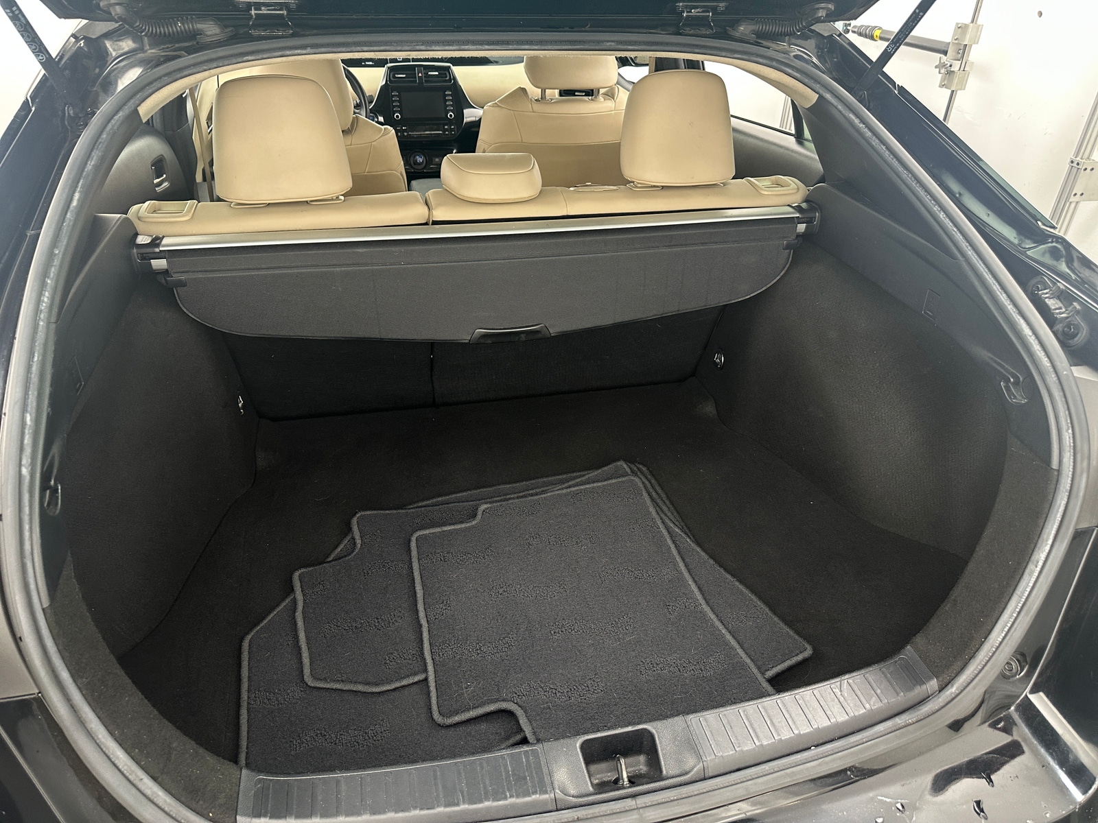 Thumbnail: 2020 Toyota Prius - 6