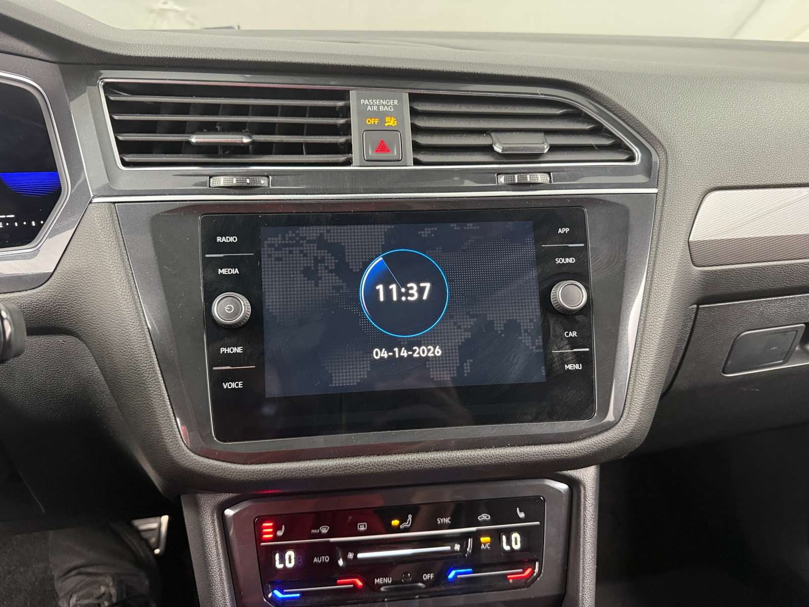 Thumbnail: 2023 Volkswagen Tiguan - 3