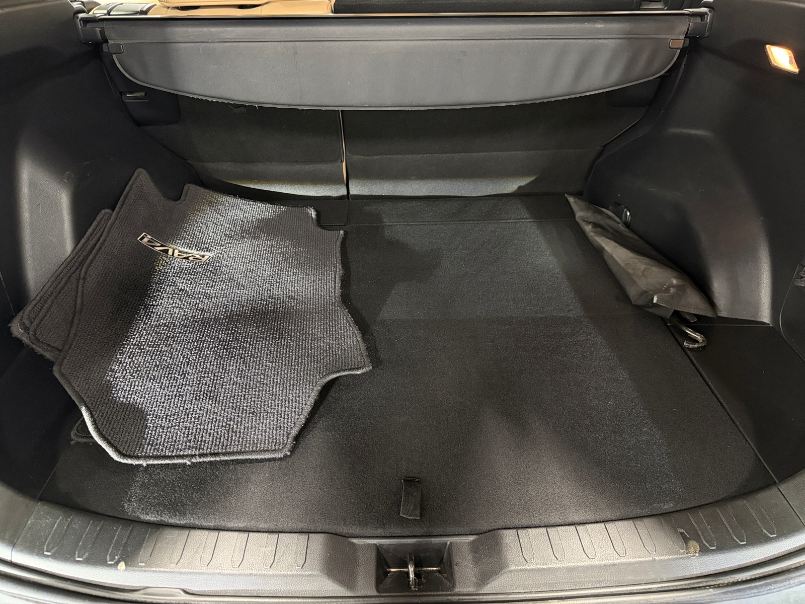 Thumbnail: 2019 Toyota RAV4 - 6