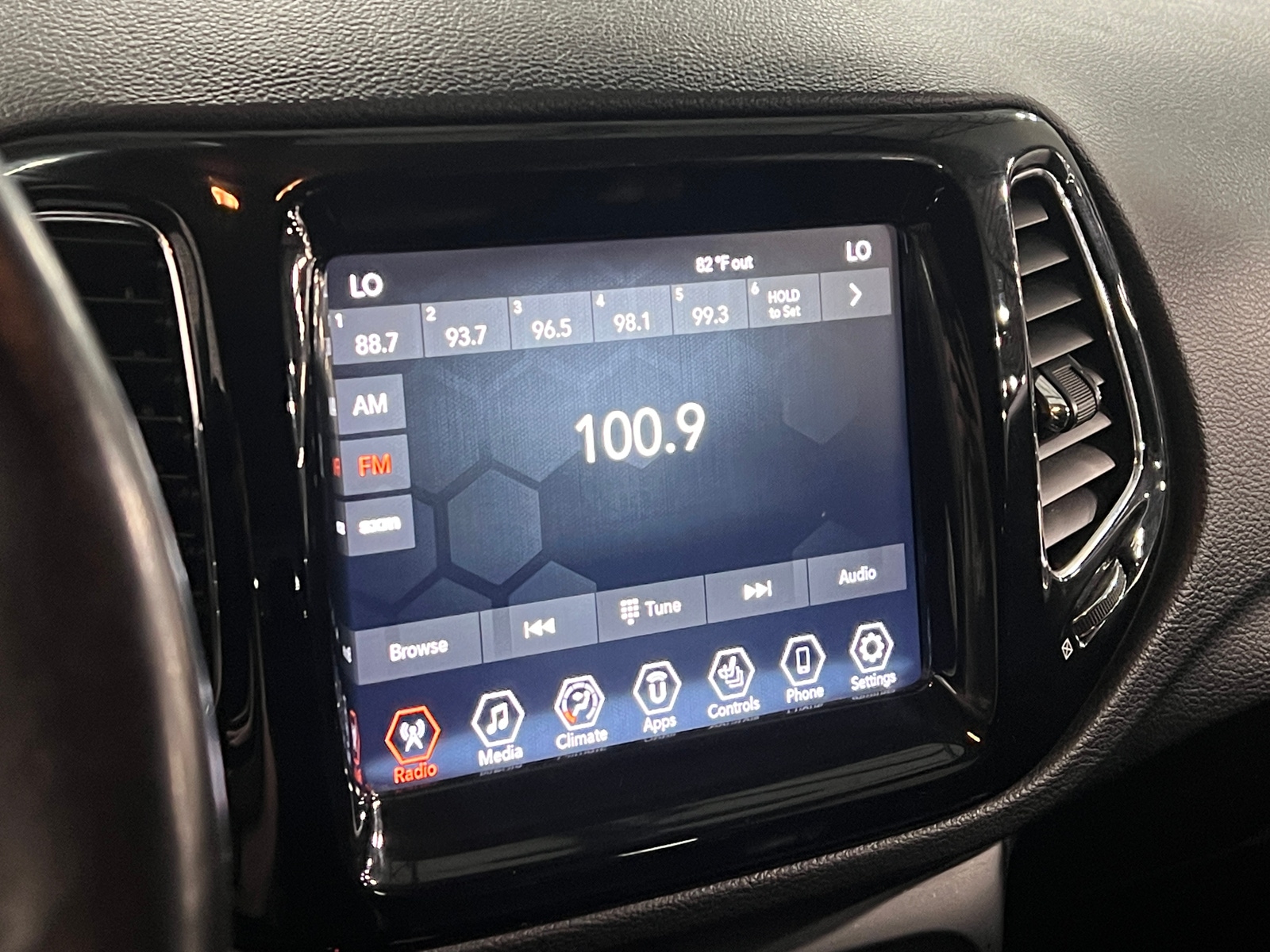 Thumbnail: 2019 Jeep Compass - 3