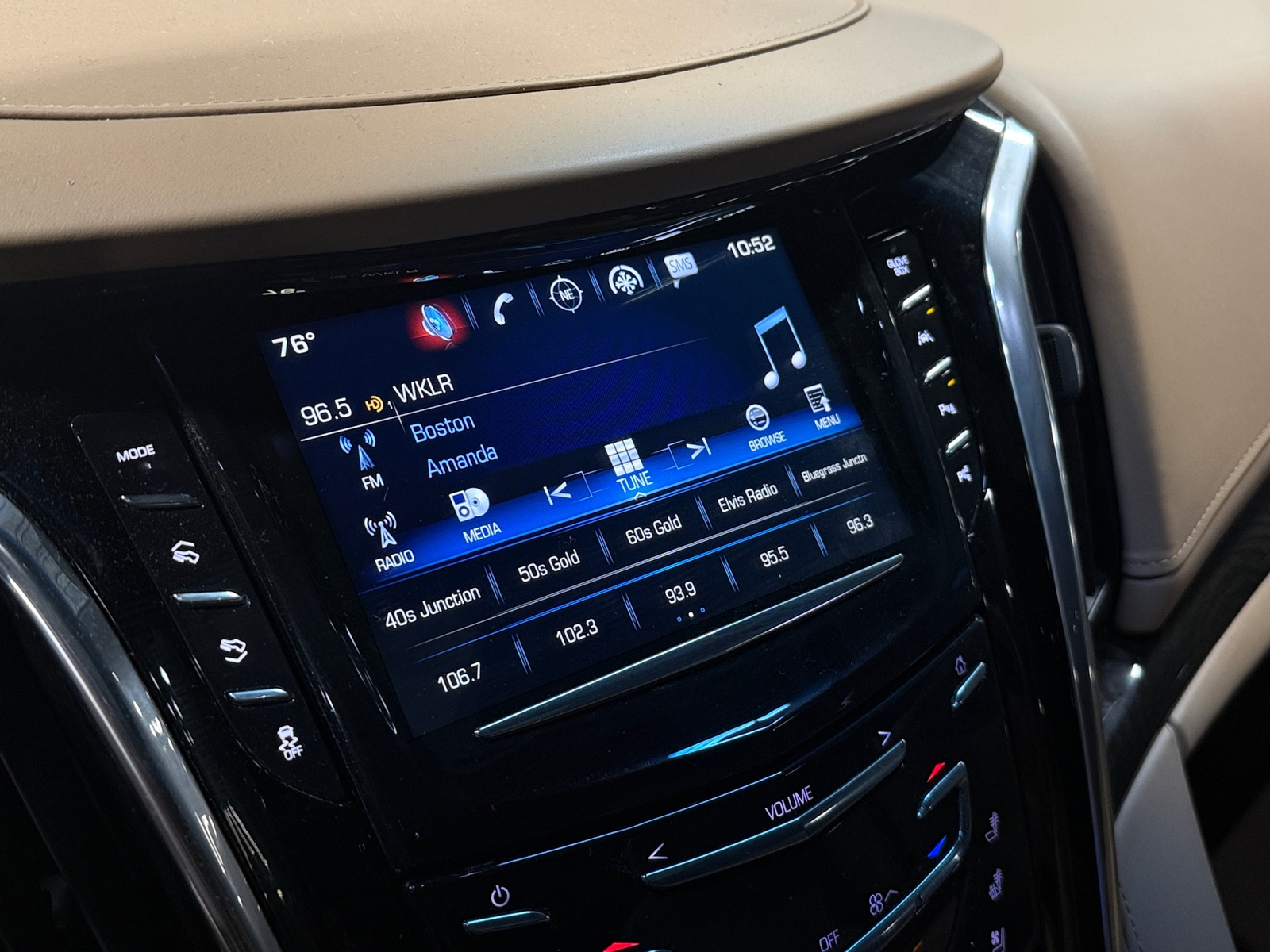 Thumbnail: 2019 Cadillac Escalade - 4