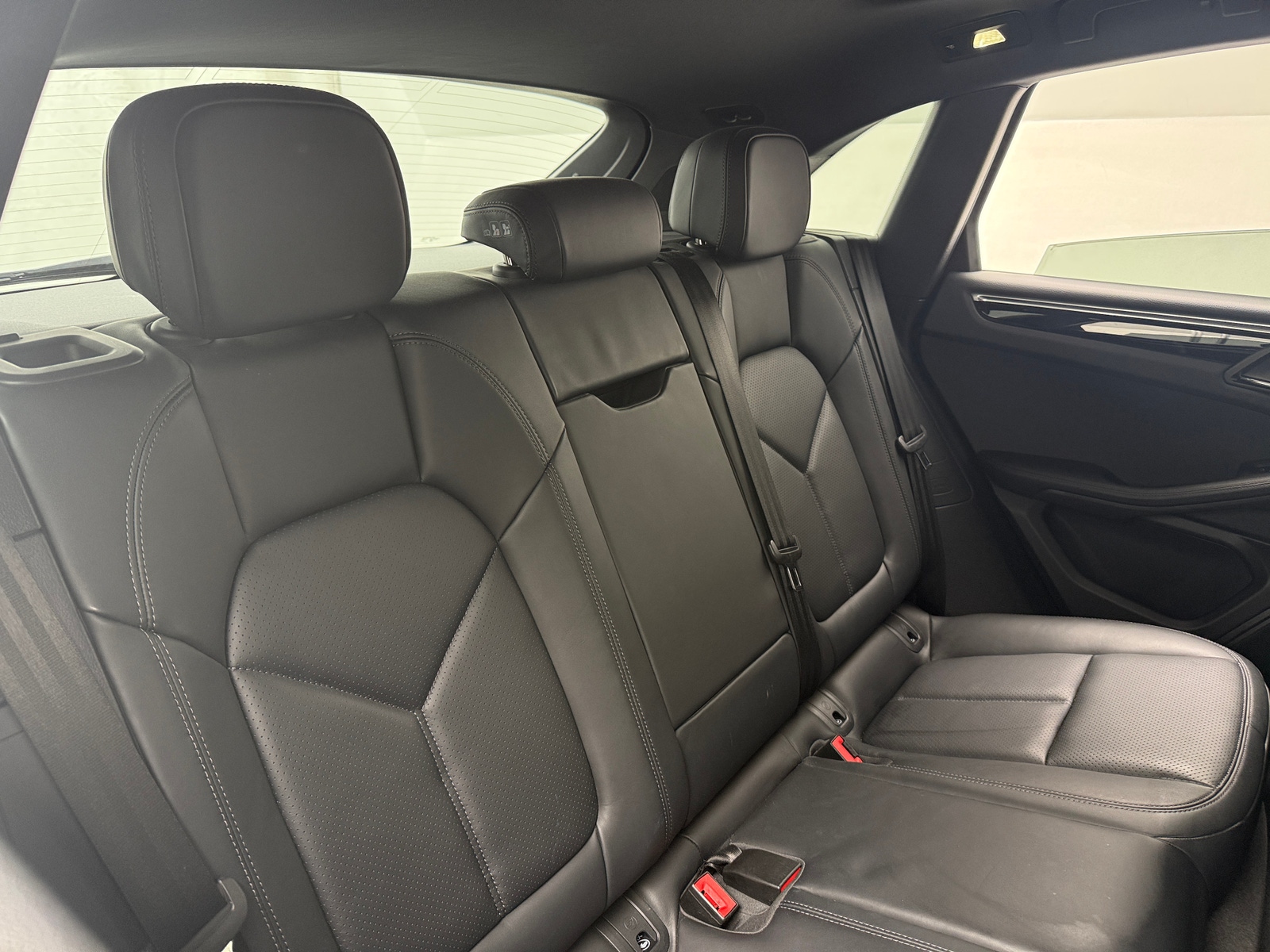 Thumbnail: 2023 Porsche Macan - 6