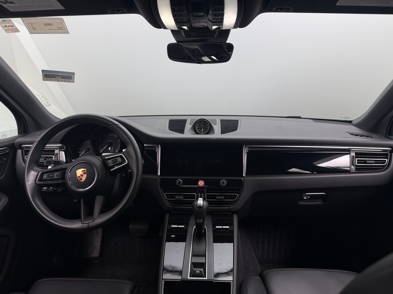 Thumbnail: 2023 Porsche Macan - 3