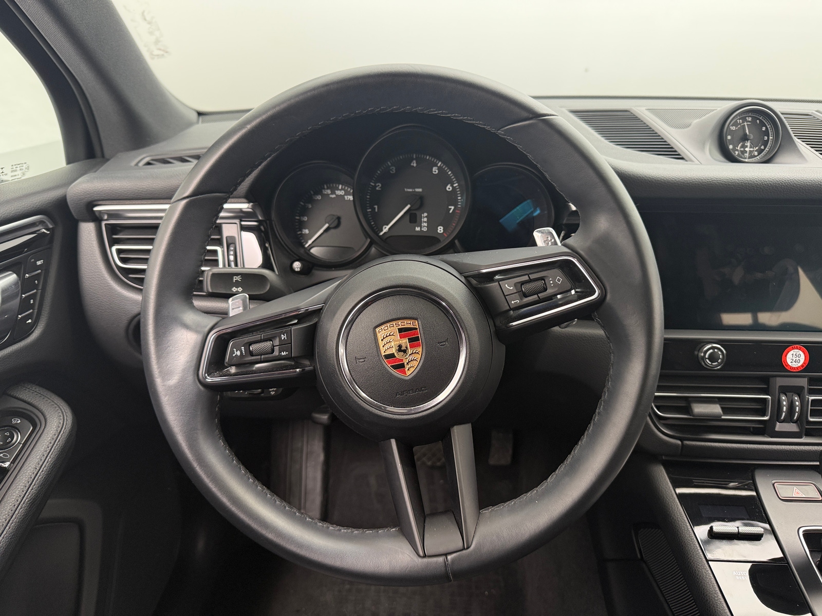 Thumbnail: 2023 Porsche Macan - 5