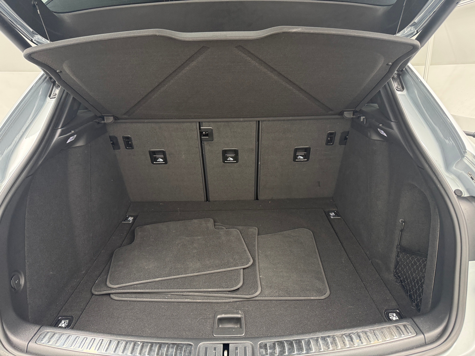 Thumbnail: 2023 Porsche Macan - 7