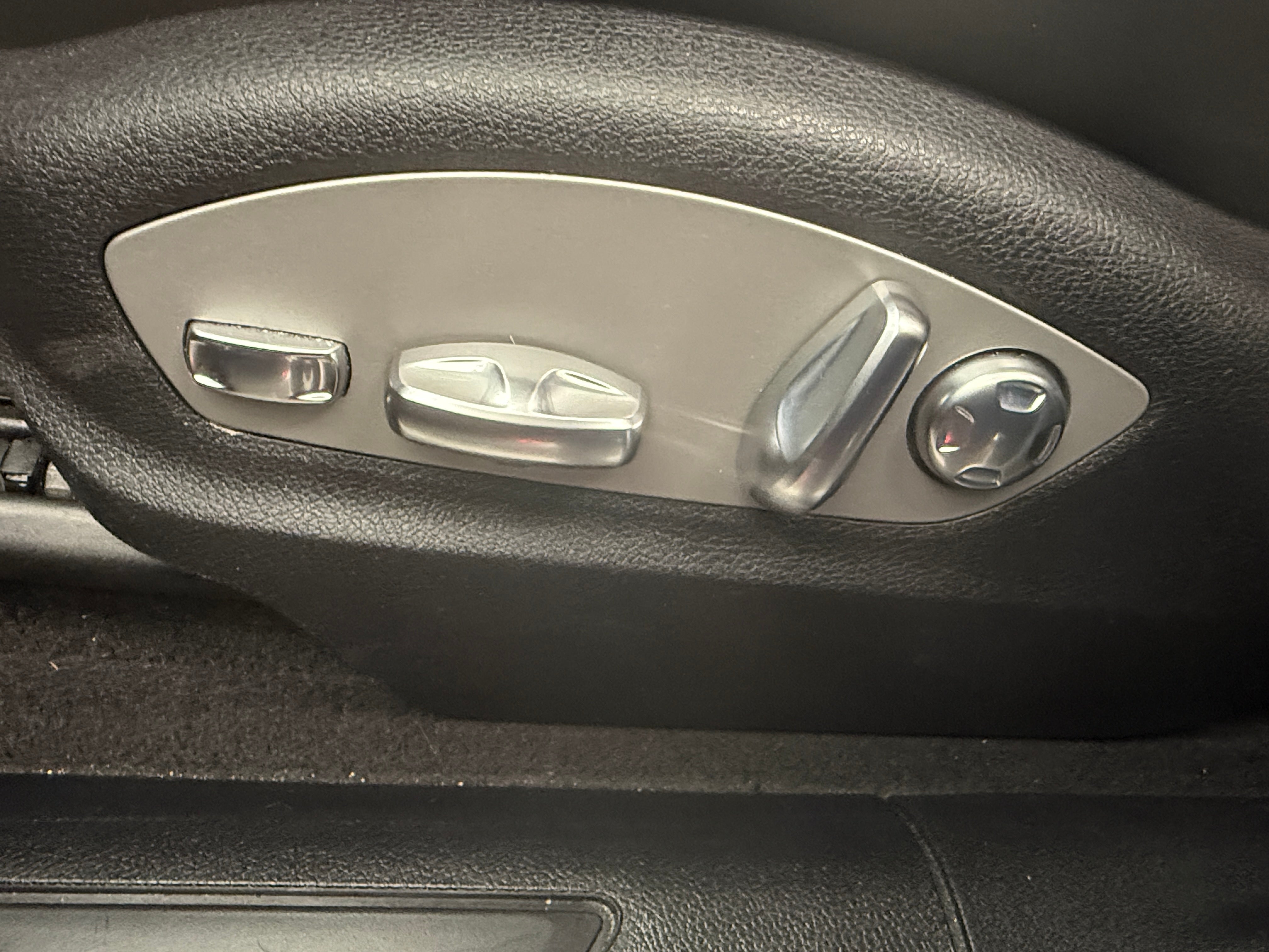 2023 Porsche Macan Base - Photo 2