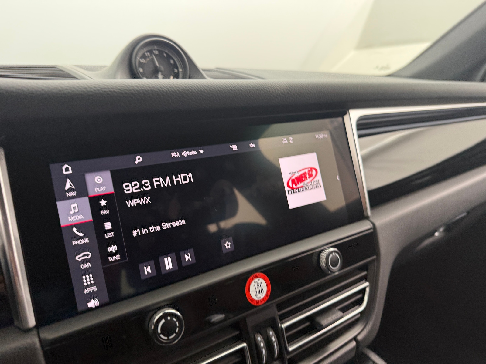 Thumbnail: 2023 Porsche Macan - 4