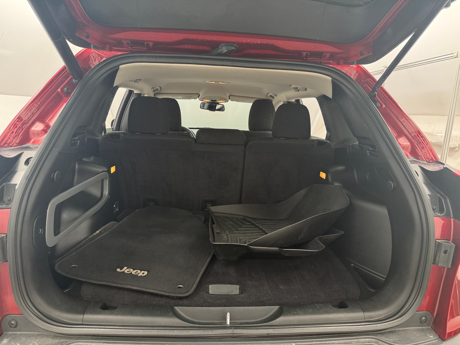 Thumbnail: 2017 Jeep Cherokee - 7