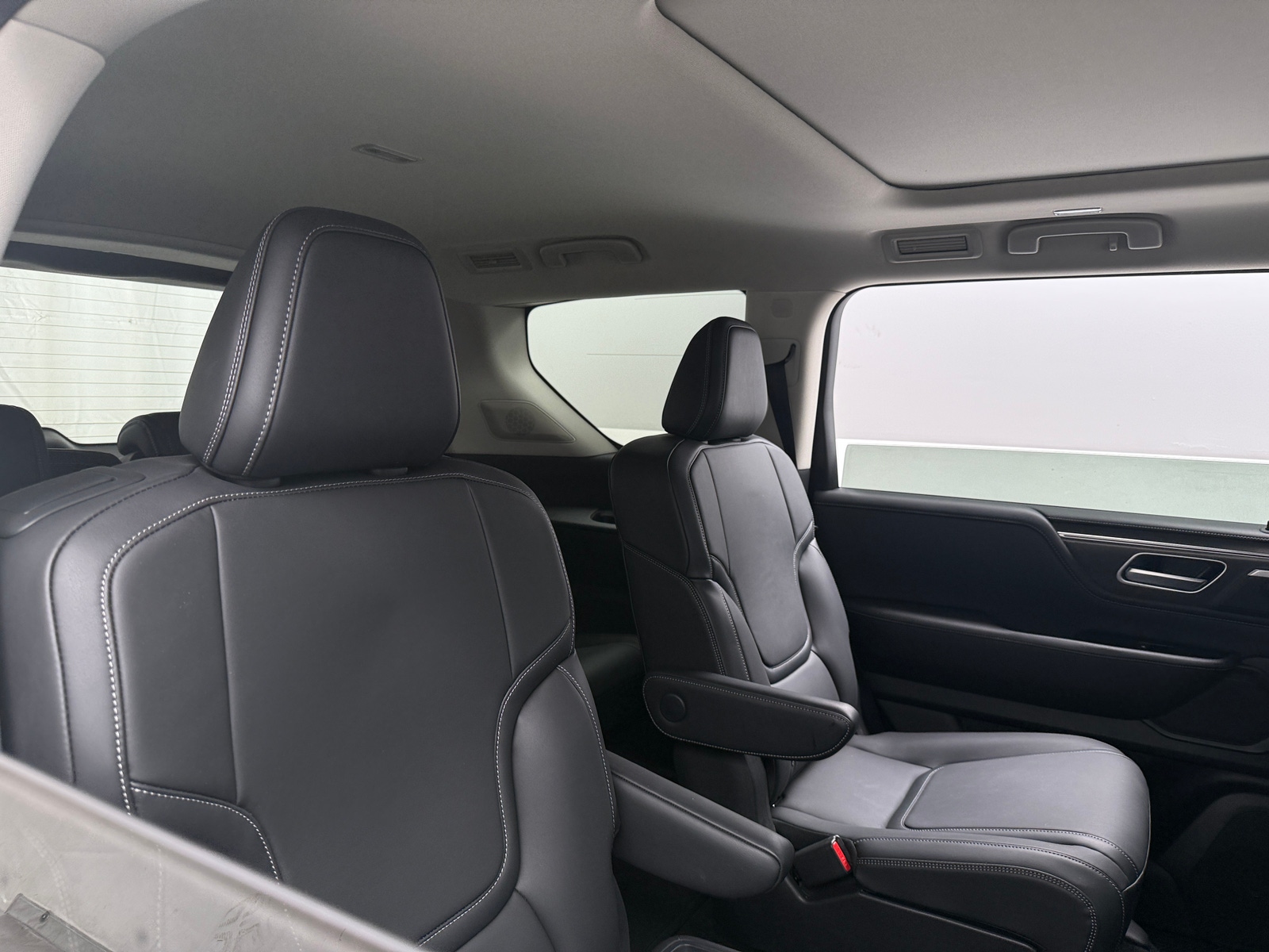 Thumbnail: 2025 INFINITI QX80 - 5