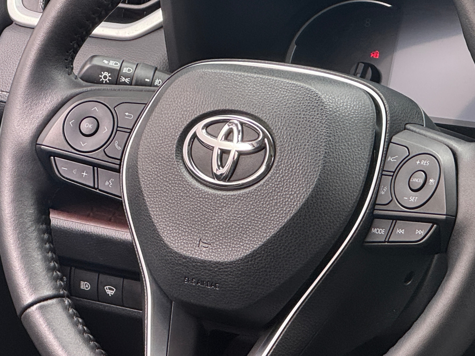 Thumbnail: 2022 Toyota RAV4 - 4