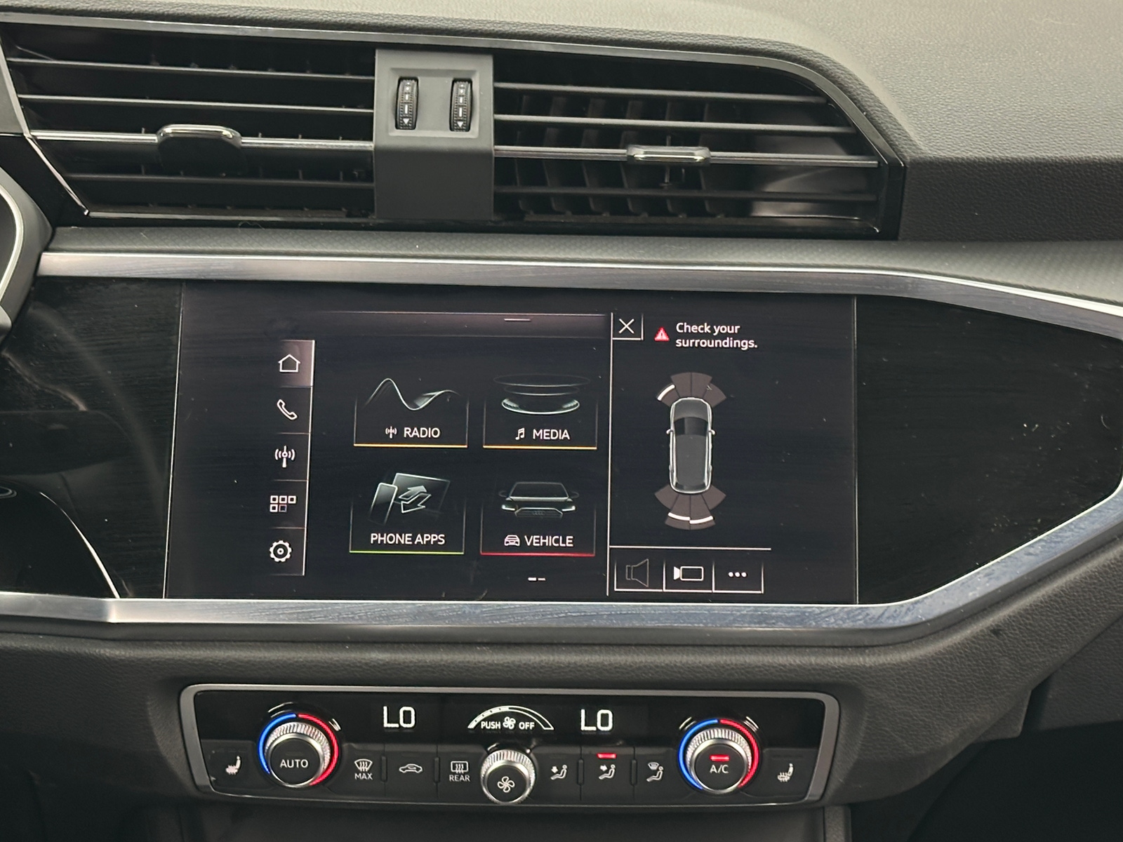 Thumbnail: 2020 Audi Q3 - 3