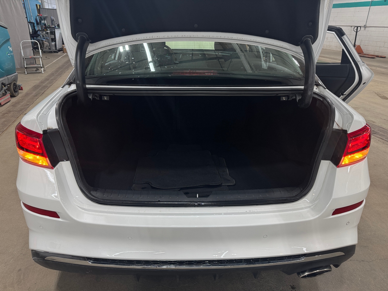 Thumbnail: 2020 Kia Optima - 7