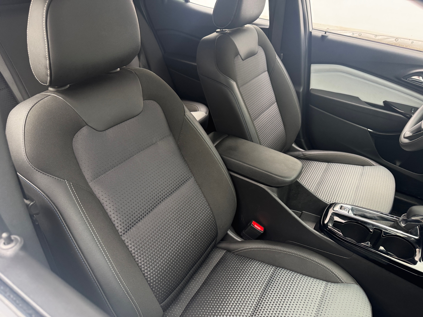 Thumbnail: 2025 Chevrolet Trax - 2