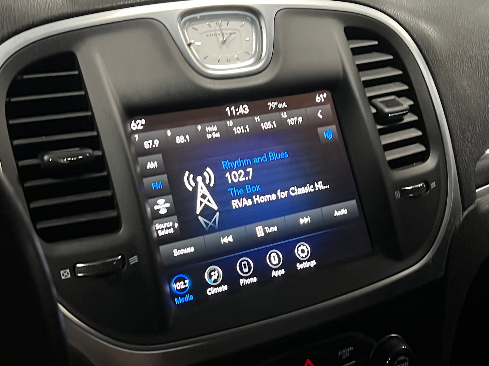 Thumbnail: 2021 Chrysler 300 - 4