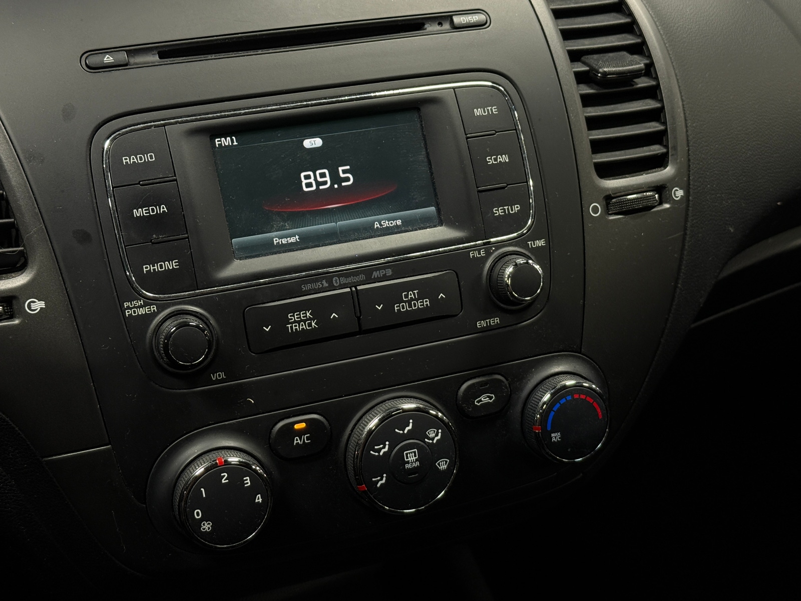 Thumbnail: 2016 Kia Forte - 4