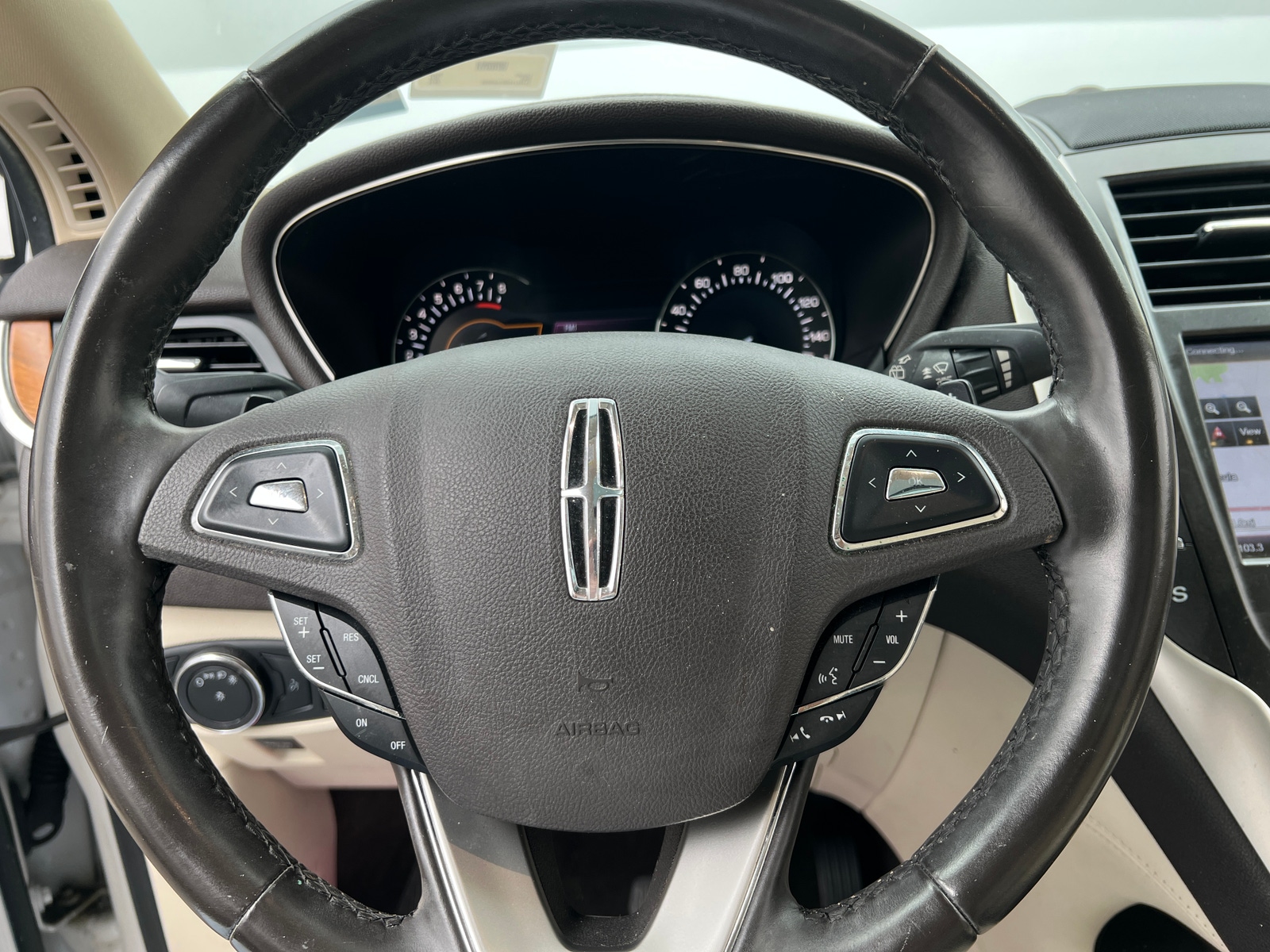 Thumbnail: 2015 Lincoln MKC - 4