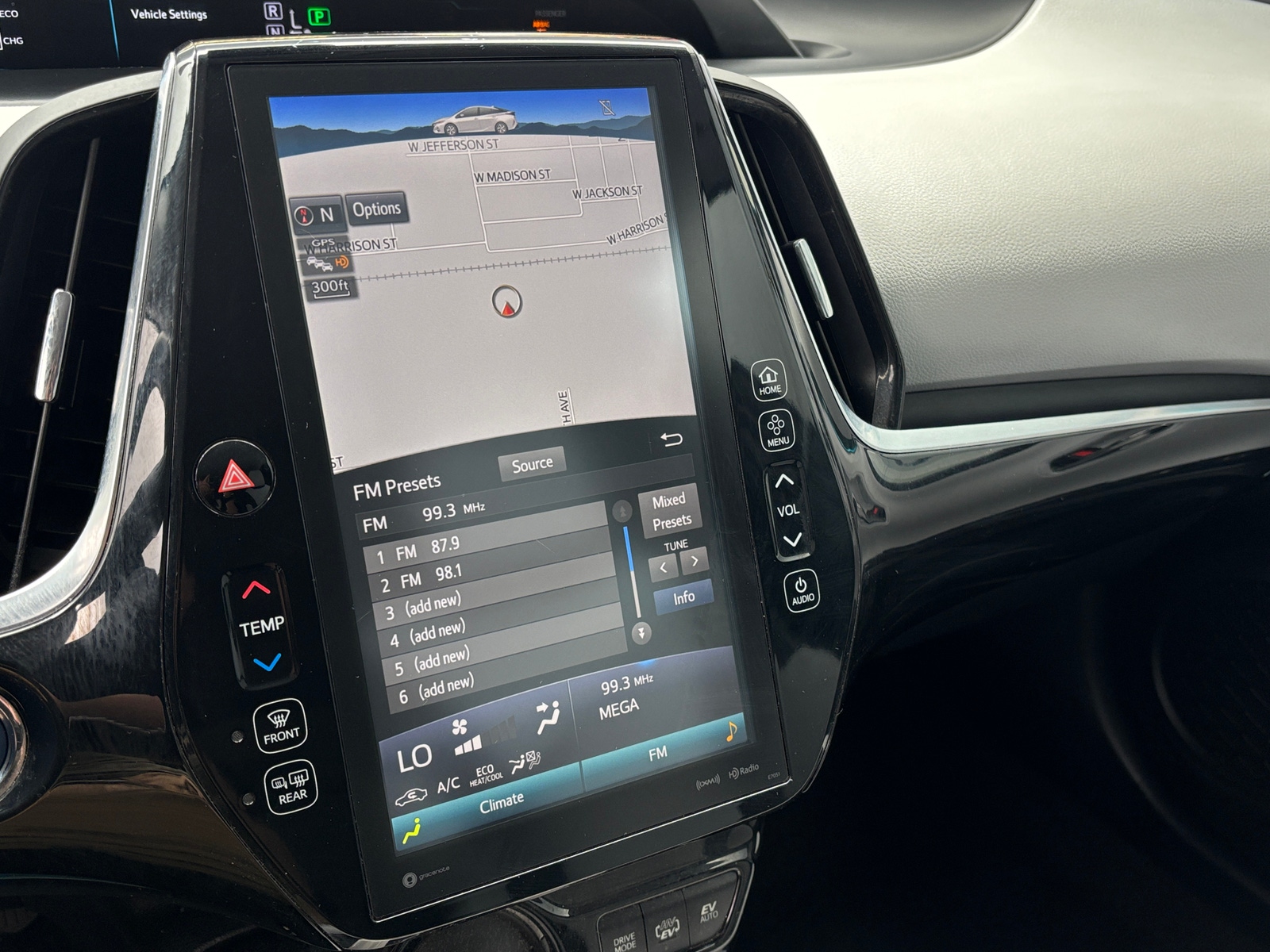 Thumbnail: 2018 Toyota Prius Prime - 3