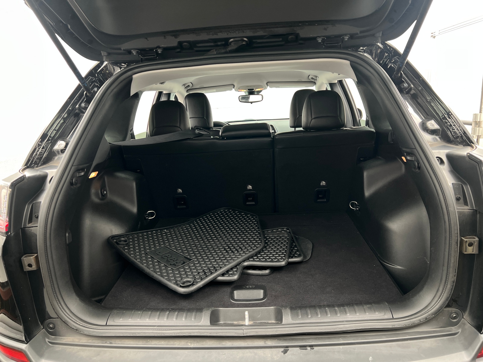 Thumbnail: 2021 Jeep Cherokee - 7