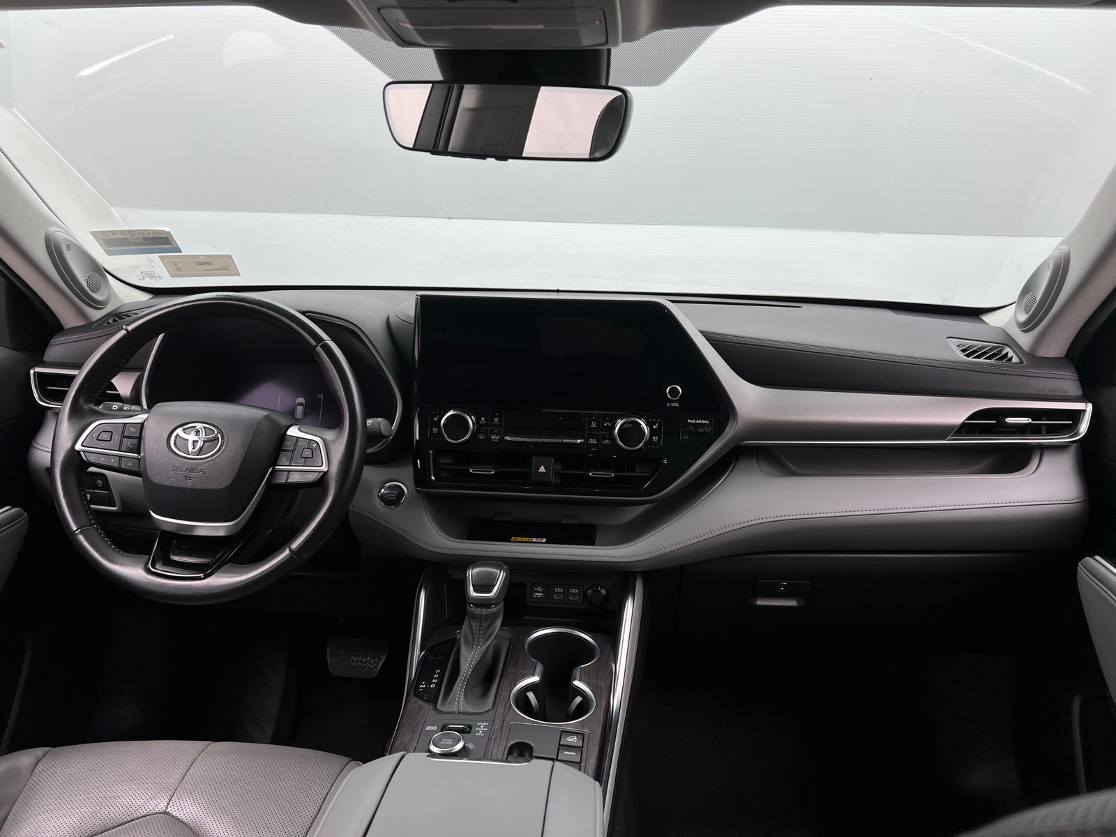 Thumbnail: 2023 Toyota Highlander - 3