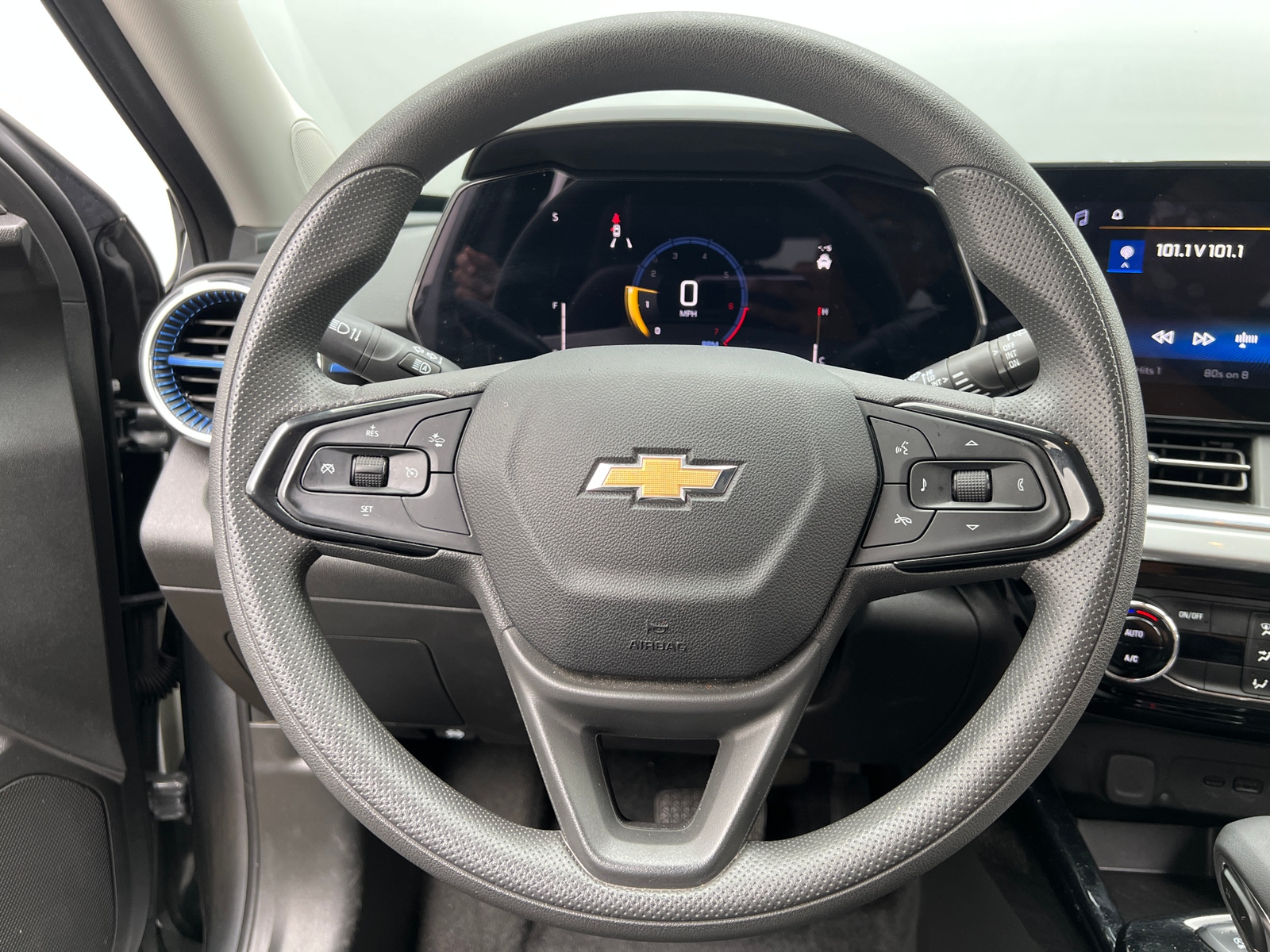 Thumbnail: 2025 Chevrolet Trax - 5