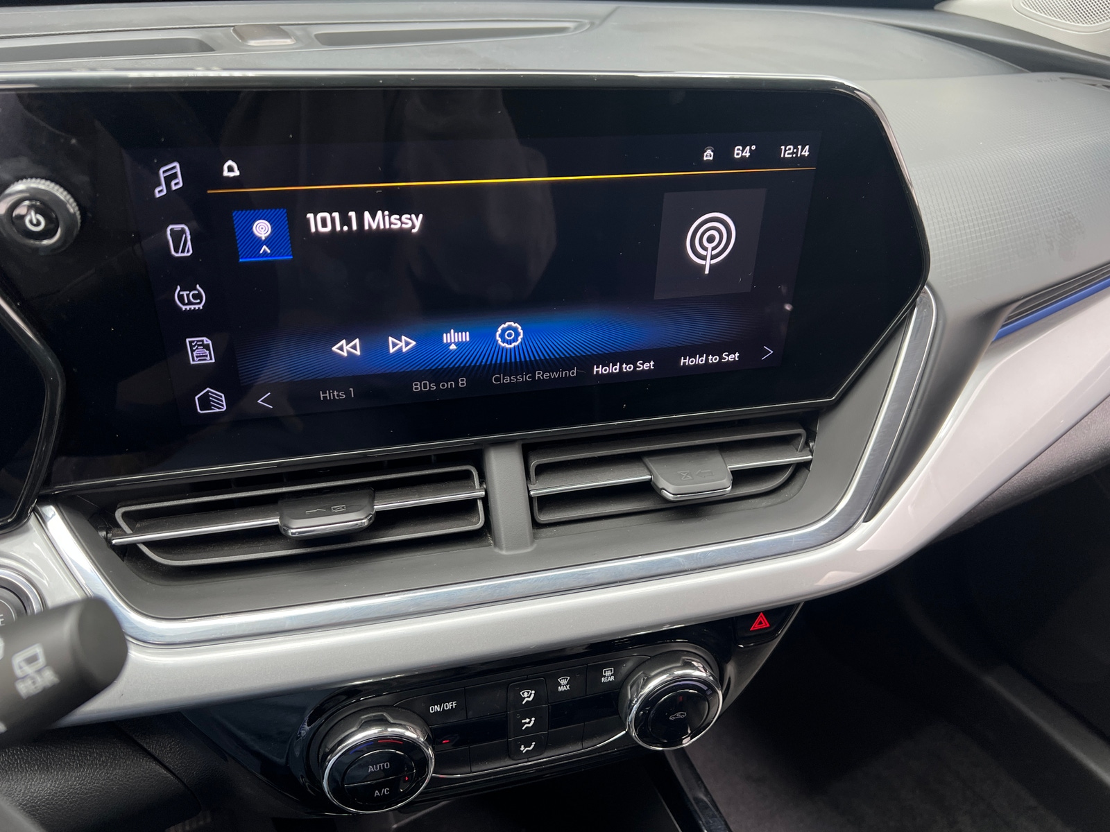 Thumbnail: 2025 Chevrolet Trax - 4