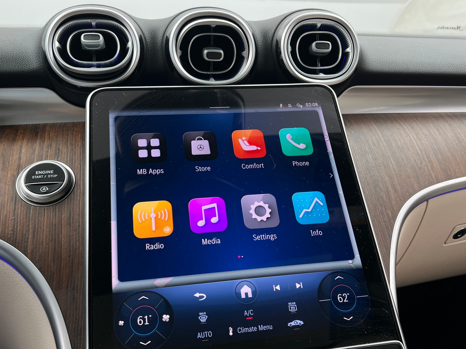 Thumbnail: 2025 Mercedes-Benz C-Class - 3