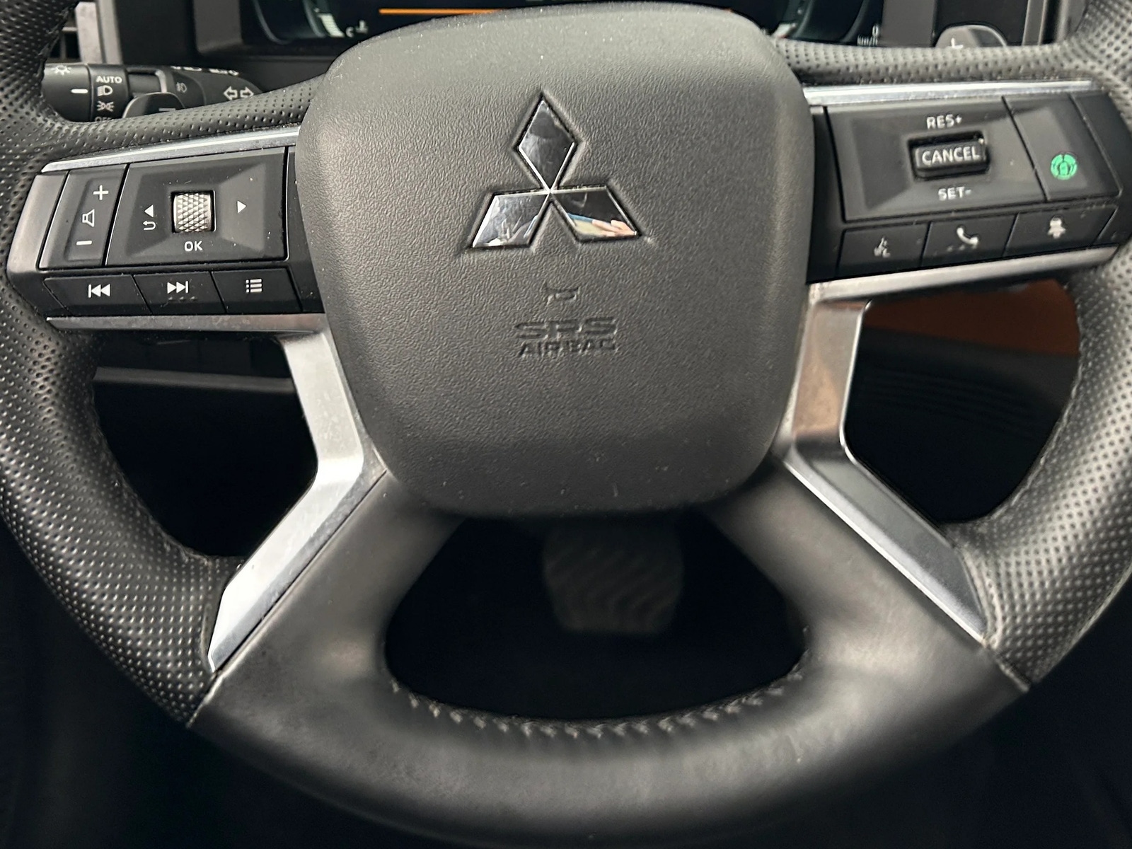Thumbnail: 2024 Mitsubishi Outlander - 4