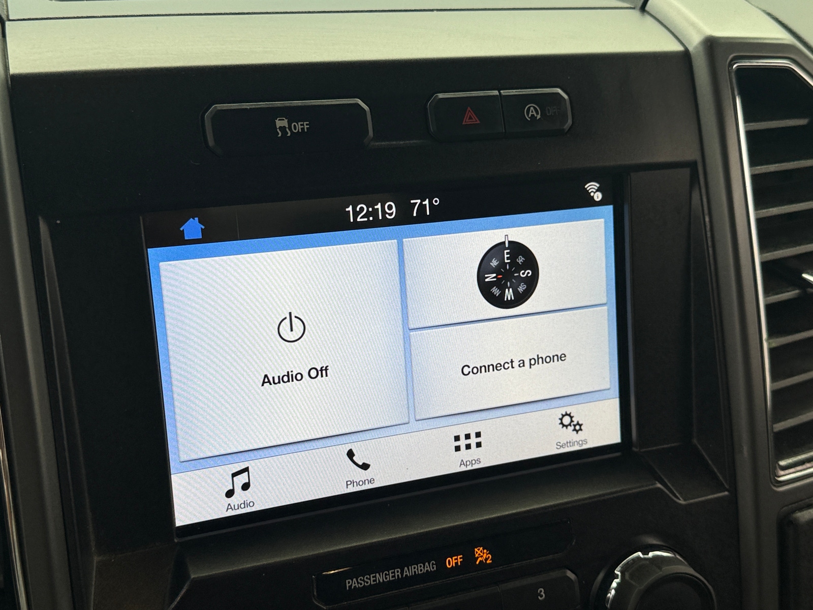 Thumbnail: 2019 Ford Econoline - 4