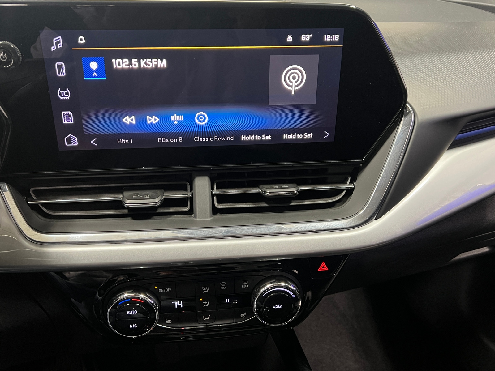 Thumbnail: 2025 Chevrolet Trax - 4