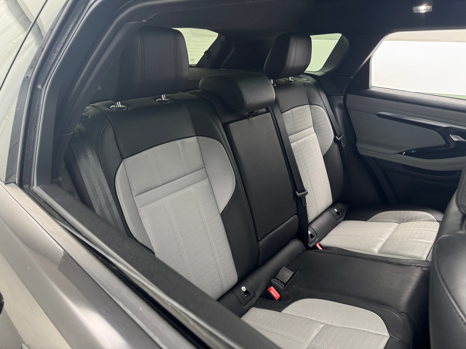 Thumbnail: 2020 Land Rover Range Rover Evoque - 5