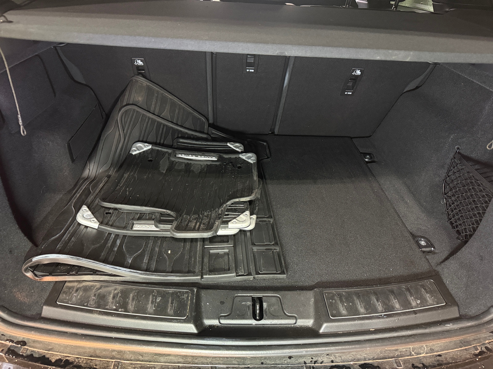 Thumbnail: 2020 Land Rover Range Rover Evoque - 6