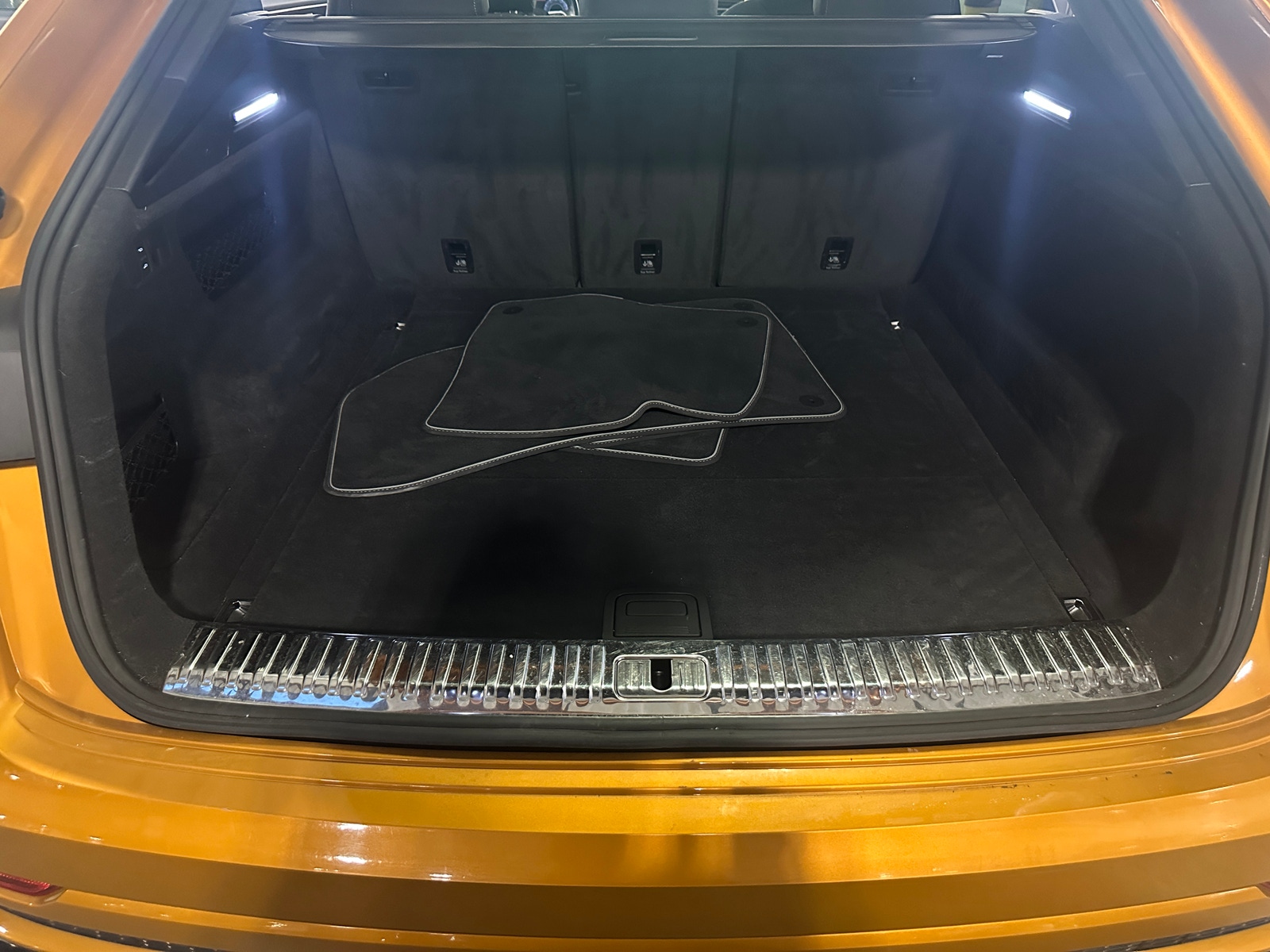 Thumbnail: 2020 Audi Q8 - 6