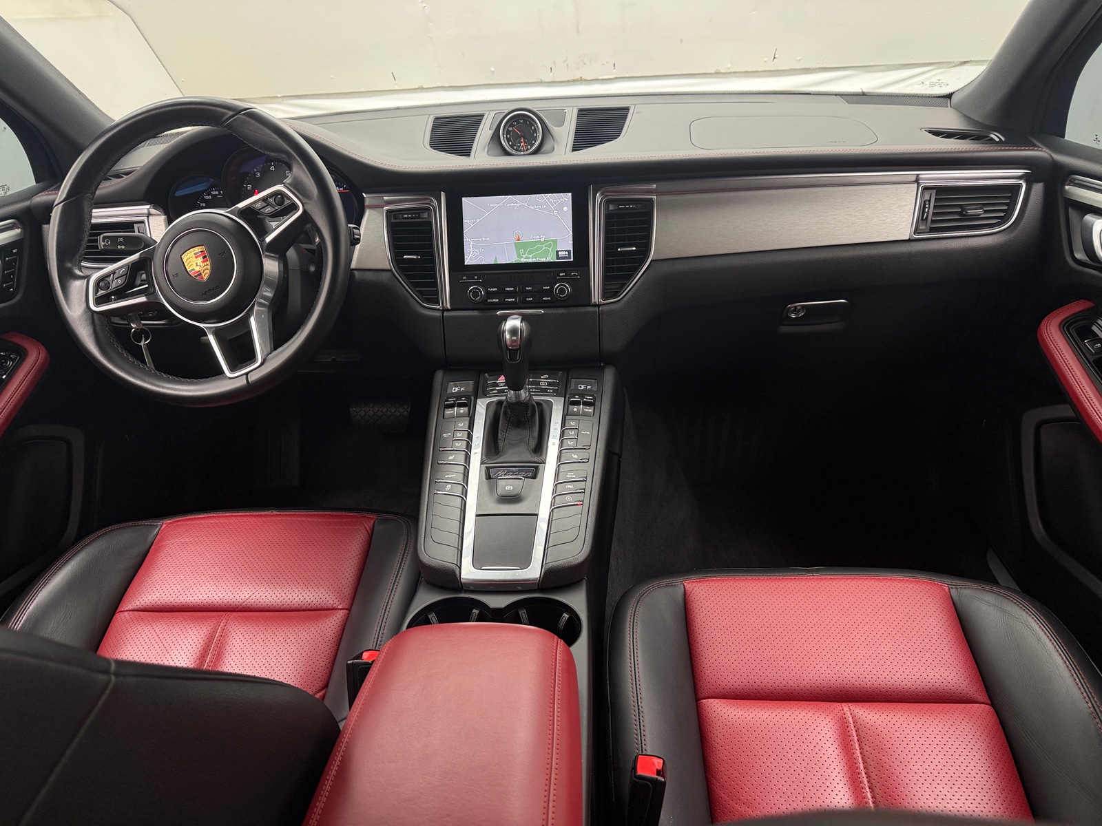 Thumbnail: 2018 Porsche Macan - 2