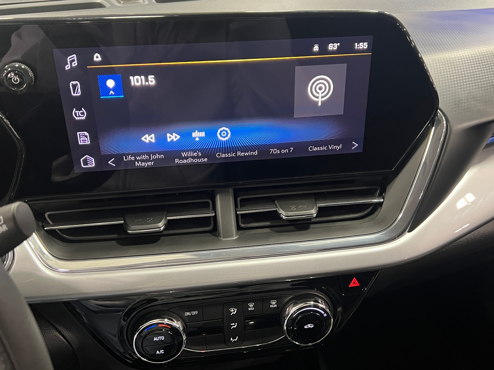 Thumbnail: 2025 Chevrolet Trax - 4