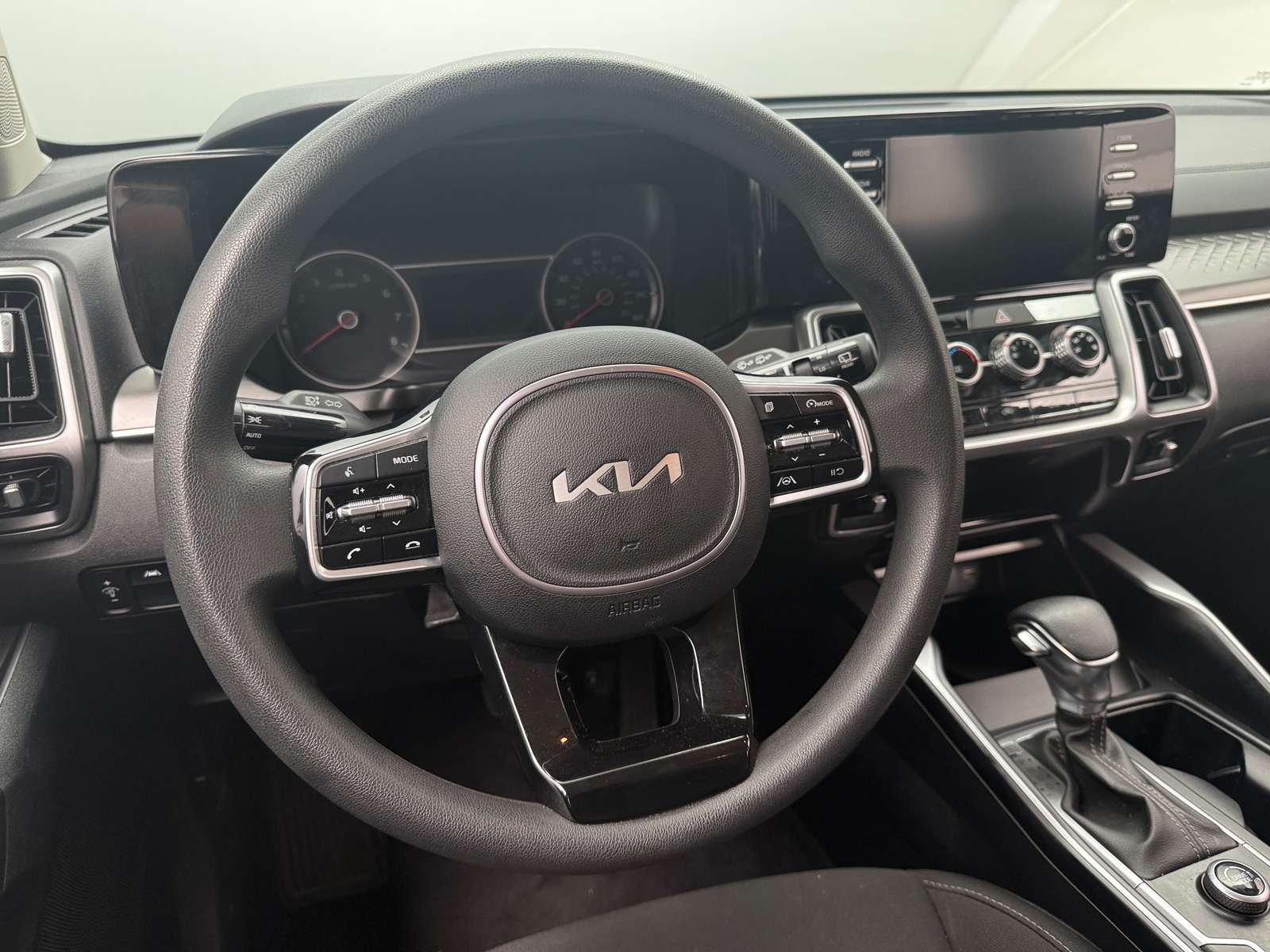 Thumbnail: 2023 Kia Sorento - 5