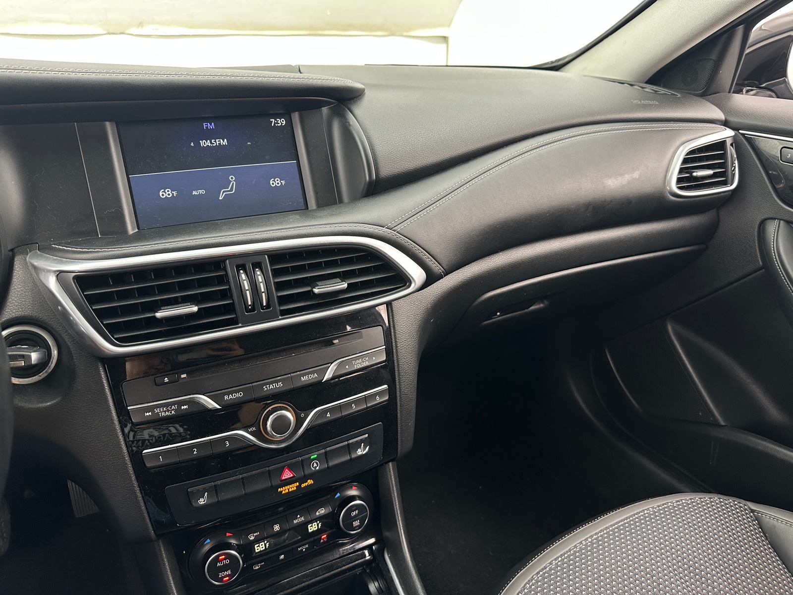 Thumbnail: 2018 INFINITI QX30 - 3