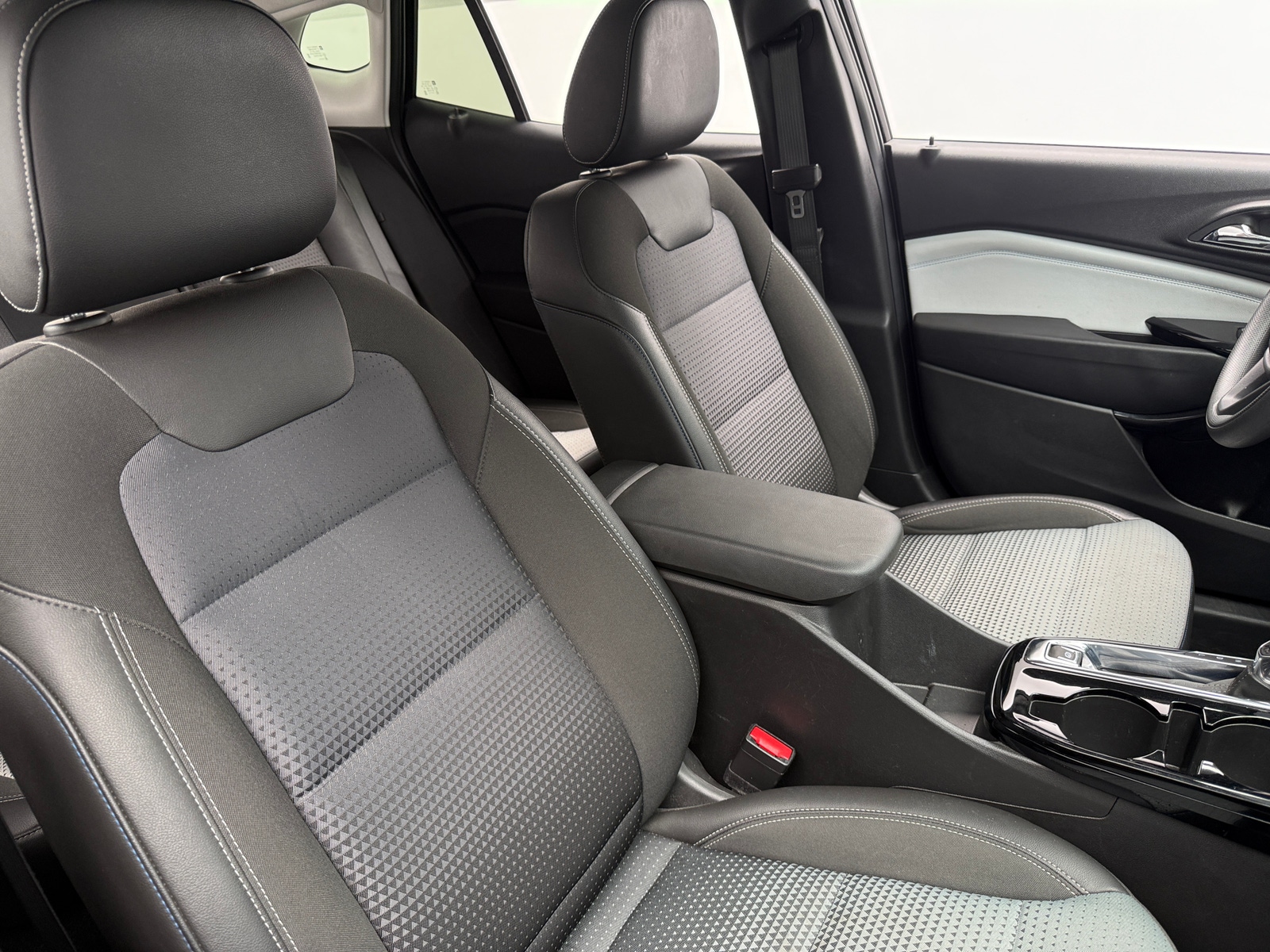 Thumbnail: 2025 Chevrolet Trax - 2